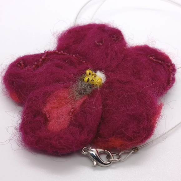 Vintage Wool Felt NecklaceFlower Beads Wire Chain & Clasp Handmade Purple & Red - Picture 4 of 8